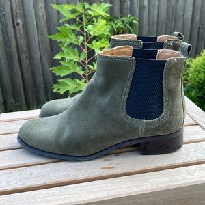 Suede green ankle boots